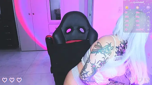 Snapshot of Kat_riina chatting on 11.30.25 Kat riina online show from 11.30.25