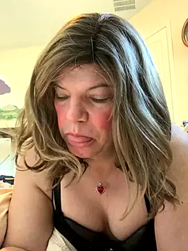 Snapshot of balad13 chatting on 10.21.25 balad13 online show from 10.21.25