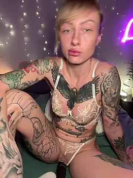 Snapshot of haileyhope_ chatting on 02.10.26 haileyhope online show from 02.10.26