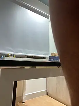 Snapshot of therawnomad chatting on 12.13.25 therawnomad online show from 12.13.25