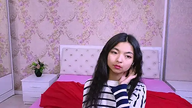 Shy Kira online show from 12.11.24