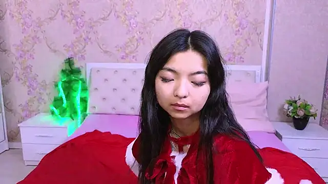 Shy Kira online show from 12.12.24