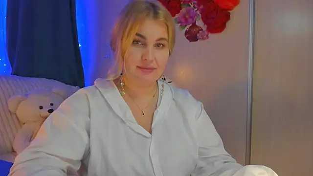 Snapshot of CoraSwon chatting on 01.23.25 CoraSwon online show from 01.23.25