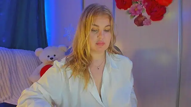 Snapshot of CoraSwon chatting on 01.29.25 CoraSwon online show from 01.29.25