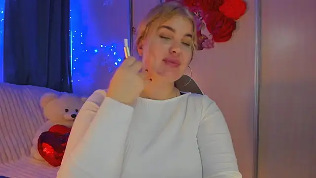 Snapshot of CoraSwon chatting on 01.31.25 CoraSwon online show from 01.31.25