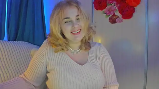 Snapshot of CoraSwon chatting on 02.03.25 CoraSwon online show from 02.03.25