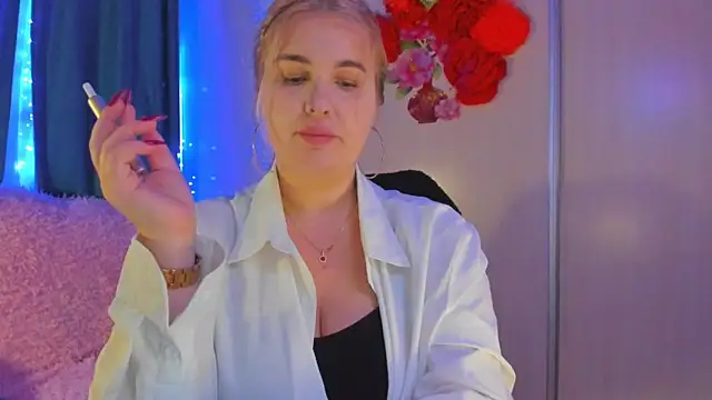 Snapshot of CoraSwon chatting on 02.04.25 CoraSwon online show from 02.04.25