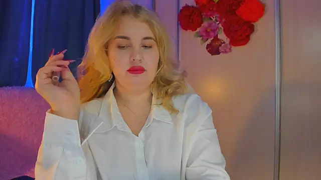 Snapshot of CoraSwon chatting on 02.05.25 CoraSwon online show from 02.05.25