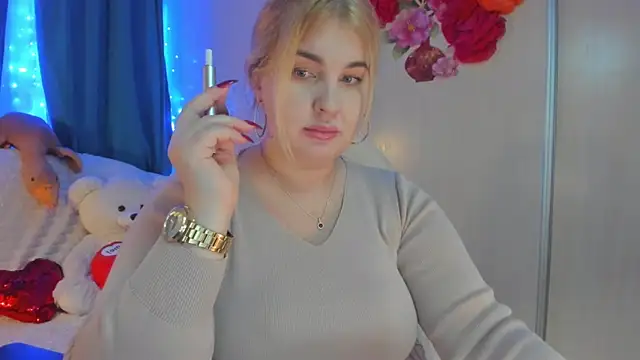 Snapshot of CoraSwon chatting on 02.08.25 CoraSwon online show from 02.08.25