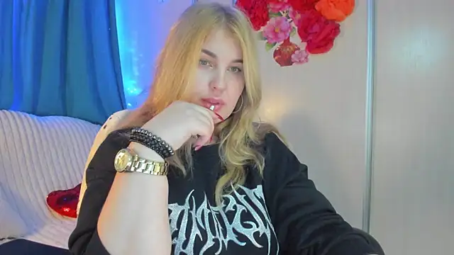 Snapshot of CoraSwon chatting on 02.12.25 CoraSwon online show from 02.12.25