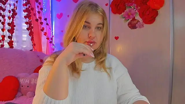 Snapshot of CoraSwon chatting on 02.14.25 CoraSwon online show from 02.14.25