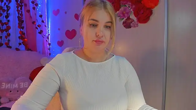 Snapshot of CoraSwon chatting on 02.14.25 CoraSwon online show from 02.14.25