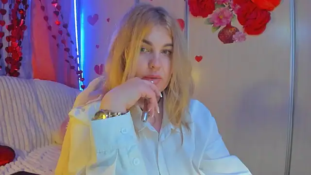 Snapshot of CoraSwon chatting on 02.20.25 CoraSwon online show from 02.20.25