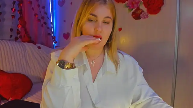 Snapshot of CoraSwon chatting on 02.21.25 CoraSwon online show from 02.21.25