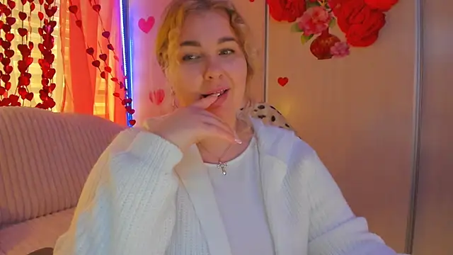 Snapshot of CoraSwon chatting on 02.23.25 CoraSwon online show from 02.23.25