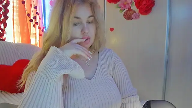 Snapshot of CoraSwon chatting on 02.23.25 CoraSwon online show from 02.23.25