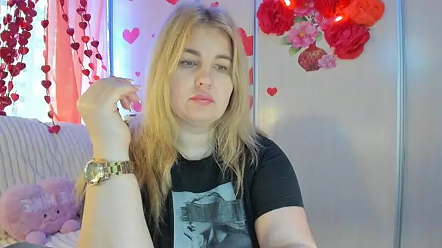 Snapshot of CoraSwon chatting on 02.25.25 CoraSwon online show from 02.25.25