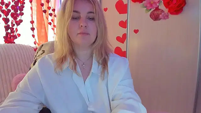 Snapshot of CoraSwon chatting on 02.25.25 CoraSwon online show from 02.25.25