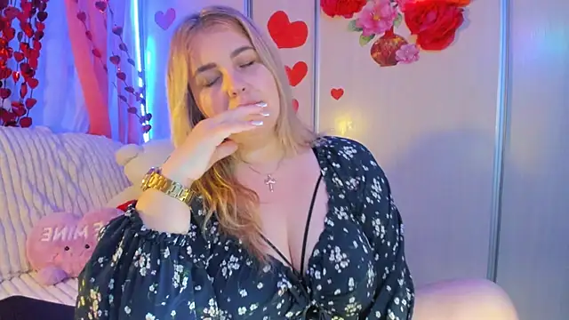 Snapshot of CoraSwon chatting on 02.25.25 CoraSwon online show from 02.25.25