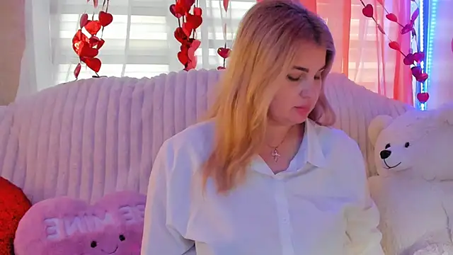 Snapshot of CoraSwon chatting on 02.27.25 CoraSwon online show from 02.27.25