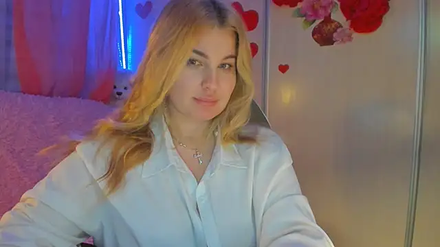 Snapshot of CoraSwon chatting on 03.02.25 CoraSwon online show from 03.02.25