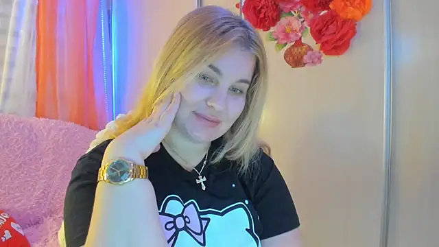 Snapshot of CoraSwon chatting on 03.06.25 CoraSwon online show from 03.06.25