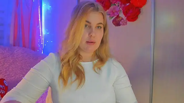 Snapshot of CoraSwon chatting on 03.07.25 CoraSwon online show from 03.07.25