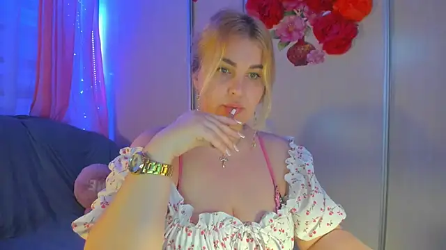 Snapshot of CoraSwon chatting on 03.08.25 CoraSwon online show from 03.08.25