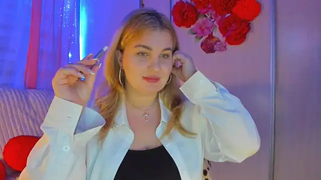 Snapshot of CoraSwon chatting on 03.10.25 CoraSwon online show from 03.10.25