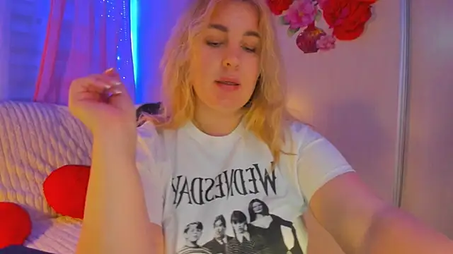 Snapshot of CoraSwon chatting on 03.11.25 CoraSwon online show from 03.11.25