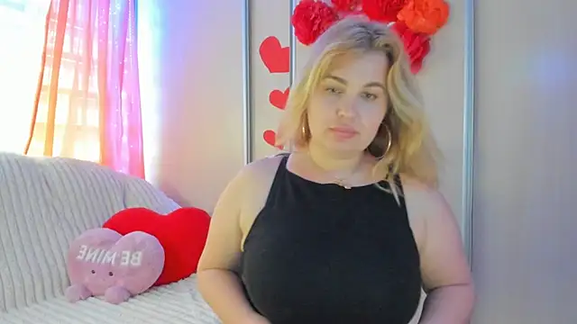 Snapshot of CoraSwon chatting on 03.13.25 CoraSwon online show from 03.13.25