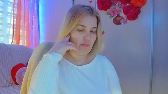 Snapshot of CoraSwon chatting on 03.17.25 CoraSwon online show from 03.17.25