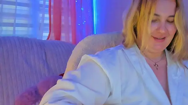 Snapshot of CoraSwon chatting on 03.17.25 CoraSwon online show from 03.17.25