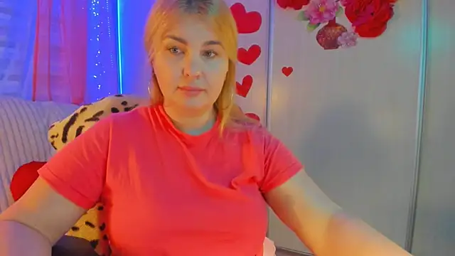 Snapshot of CoraSwon chatting on 03.19.25 CoraSwon online show from 03.19.25