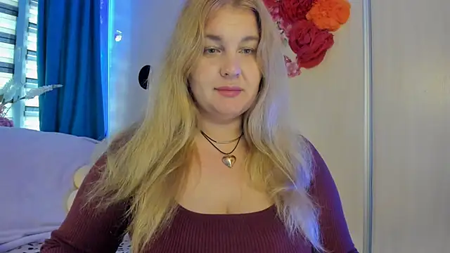 Snapshot of CoraSwon chatting on 10.15.25 CoraSwon online show from 10.15.25