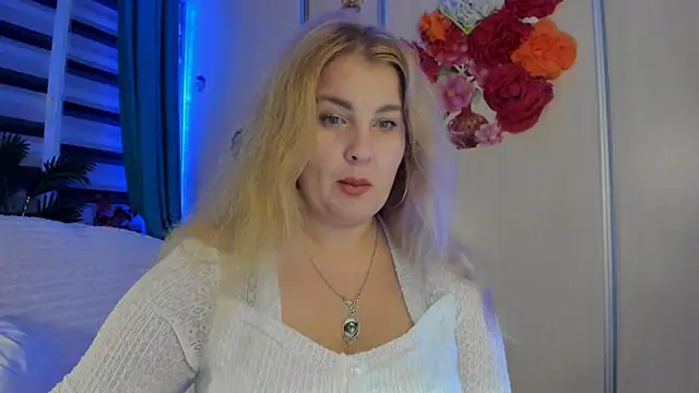 Snapshot of CoraSwon chatting on 10.17.25 CoraSwon online show from 10.17.25