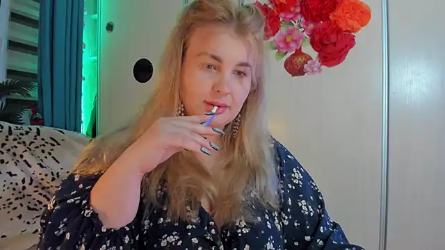 Snapshot of CoraSwon chatting on 10.25.25 CoraSwon online show from 10.25.25