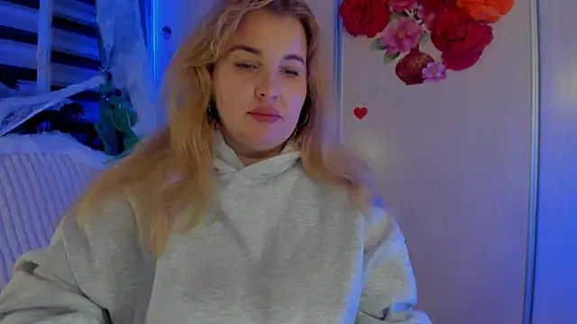 Snapshot of CoraSwon chatting on 11.02.25 CoraSwon online show from 11.02.25