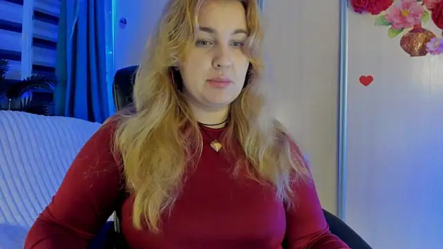 Snapshot of CoraSwon chatting on 11.11.25 CoraSwon online show from 11.11.25