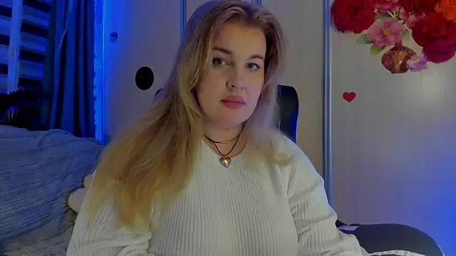 Snapshot of CoraSwon chatting on 11.13.25 CoraSwon online show from 11.13.25