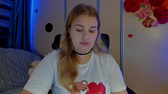 Snapshot of CoraSwon chatting on 11.17.25 CoraSwon online show from 11.17.25