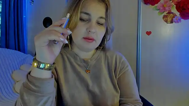 Snapshot of CoraSwon chatting on 11.25.25 CoraSwon online show from 11.25.25