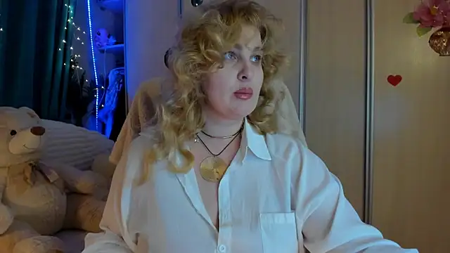 CoraSwon online show from 03.18.26