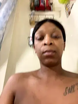 KLoveeee online show from 11.18.25