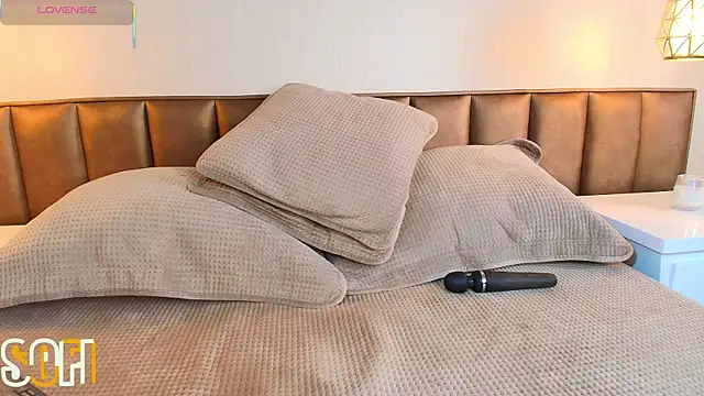 Snapshot of Sofia_Convers chatting on 03.12.25 Sofia Convers online show from 03.12.25