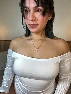 Snapshot of Sofia_Convers chatting on 03.15.25 Sofia Convers online show from 03.15.25