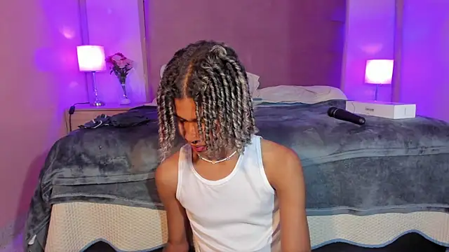 Snapshot of Maxim-Walker chatting on 02.07.25 Maxim-Walker online show from 02.07.25