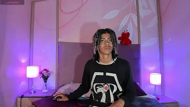 Snapshot of Maxim-Walker chatting on 02.08.25 Maxim-Walker online show from 02.08.25