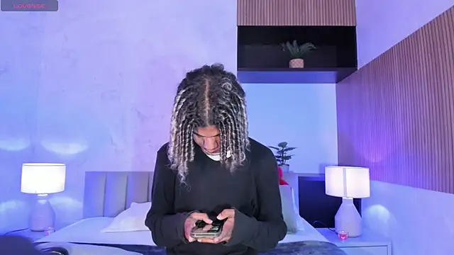 Snapshot of Maxim-Walker chatting on 02.09.25 Maxim-Walker online show from 02.09.25