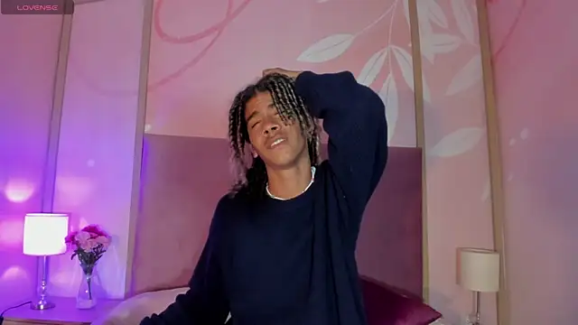 Snapshot of Maxim-Walker chatting on 02.10.25 Maxim-Walker online show from 02.10.25